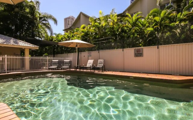 Newly Renovated Unit 250m To The Beach