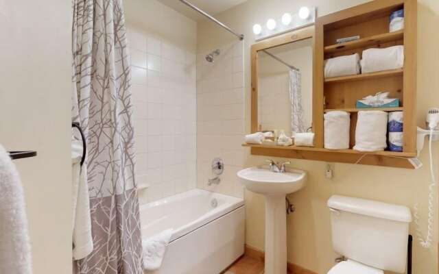 1 Bedroom Colorado Vacation Rental in River Run Village Steps from the Summit Express Gondola