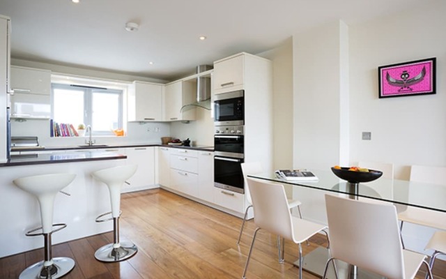 Veeve - Walk to Tower of London, 2 bed on Henriques St, City