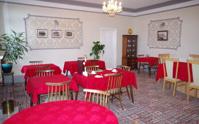 Varley House - Guest House