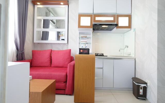 Cozy and Homey Green Pramuka City Apartment
