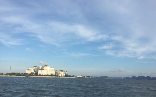 Halong Newlife Condotel