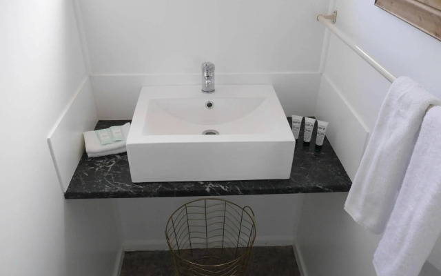 Raglan Palm Beach Motel