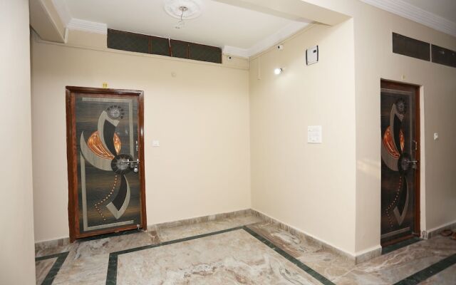 OYO 22665 Hotel Dev Shree