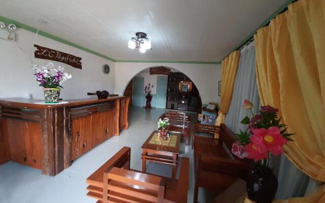 RedDoorz Plus near Bangui Windmills - Vaccinated Staff