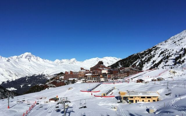 Luxury Apartment With a Balcony in the Lively Arc 2000