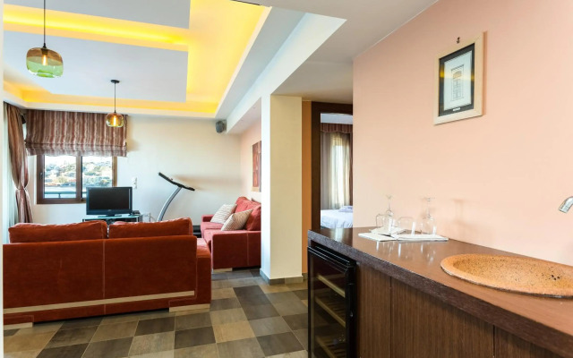 Cavo Seaside Suites