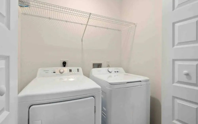 Super Epic- Sleeps 32 TWO Separate Townhomes