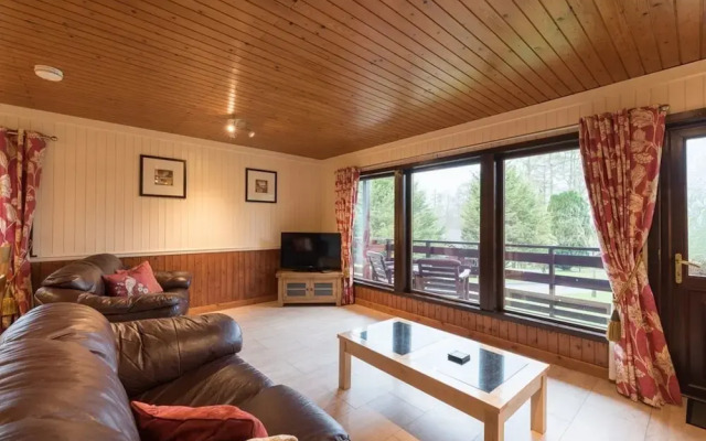 Bluebell Lodge 2 with Hot Tub