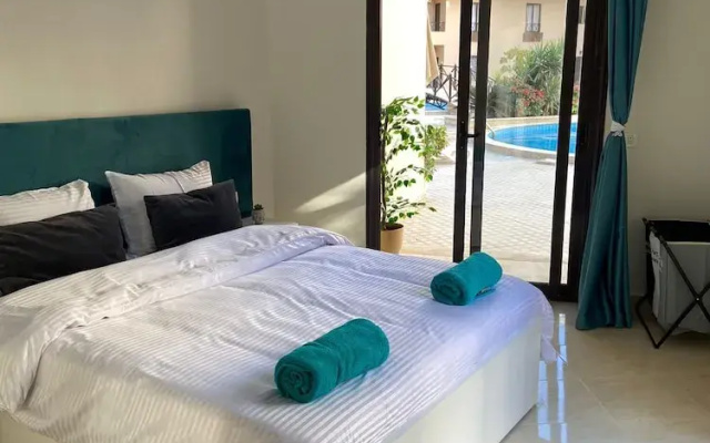 Chic Stylish Spacious Apt Poolside, Smarttv & Wifi