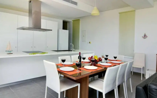Blue - Beach Front Spectacular Villa Sleeps 10