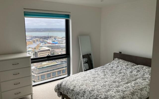 Stunning 3-bed, 3-bath Apartment in Southampton