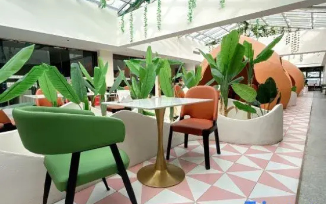Longting Holiday Hotel (Zigong Fangte Dinosaur Kingdom Store)