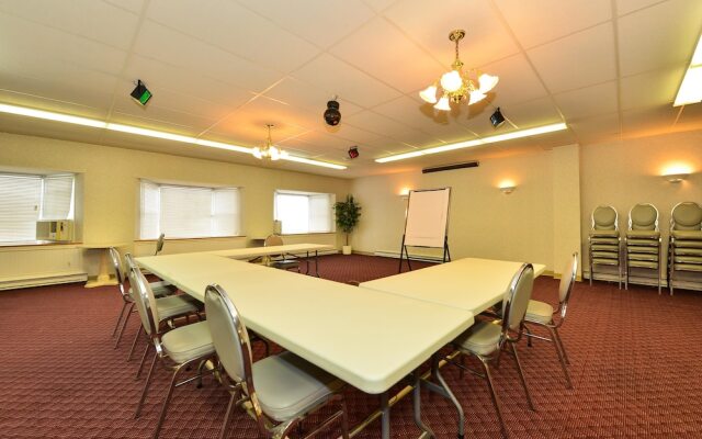 Canadas Best Value Inn and Suites Woodstock
