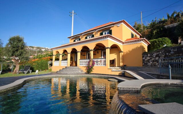 Lovingly Restored Old Villa, Heated Pool, Garden, Sea Views Quinta Girassol