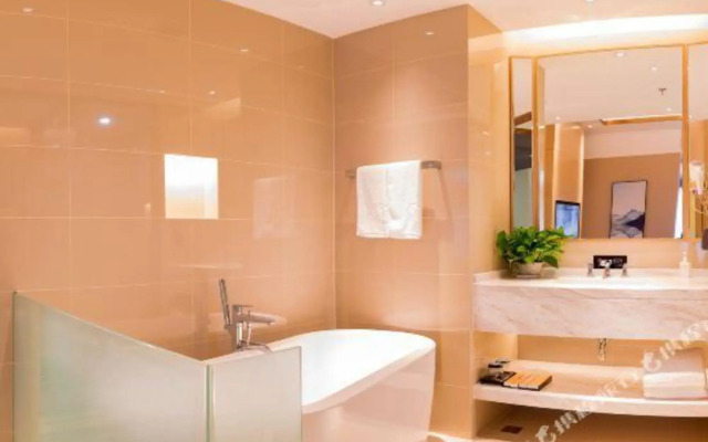 Chongqing Chaomu Collection Hotel (Banan Wanda Xuetangwan Subway Station)