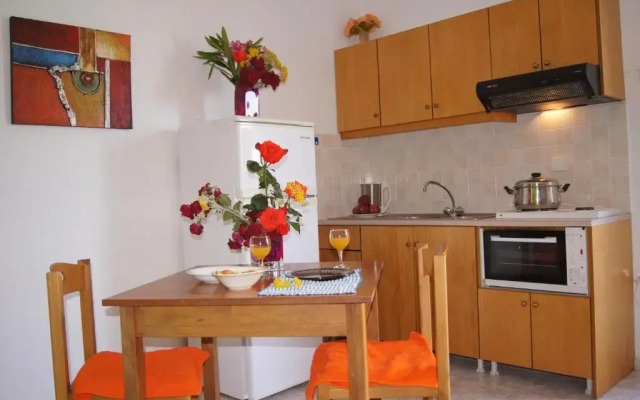 Chrisanthi Studios & Apartments