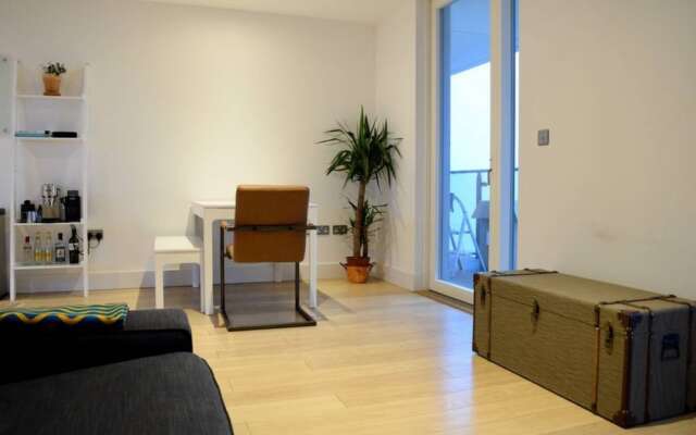 1 Bedroom Property in Brixton With Balcony