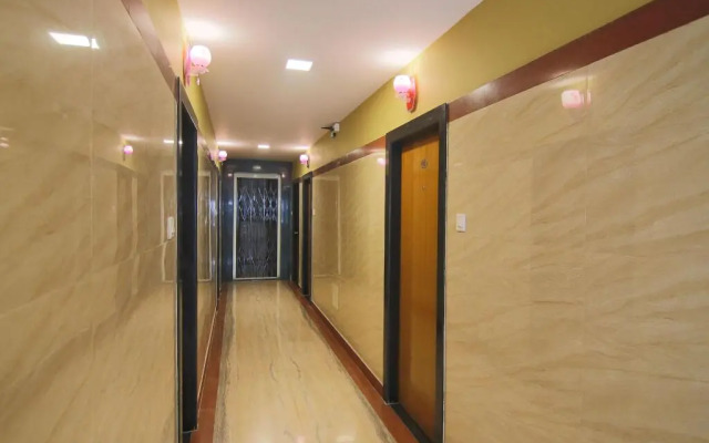 Hotel B Square by OYO Rooms