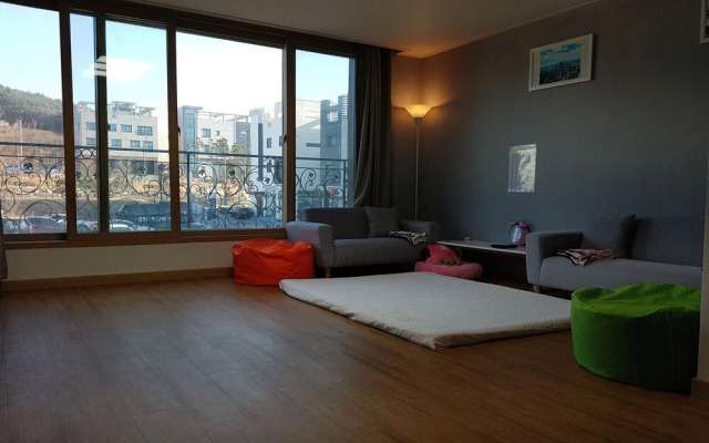 Buzz Guest House - Hostel