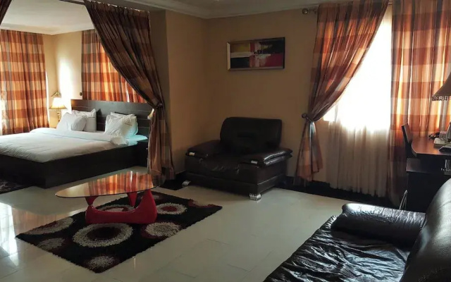 Top-Notch Suites and Apartment