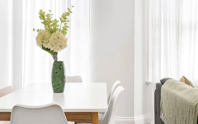 Modern 5-bed Home in Maida Vale