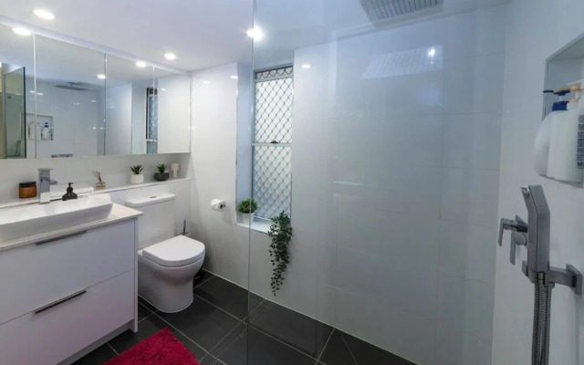 Delightful 2 Bedroom Near CBD