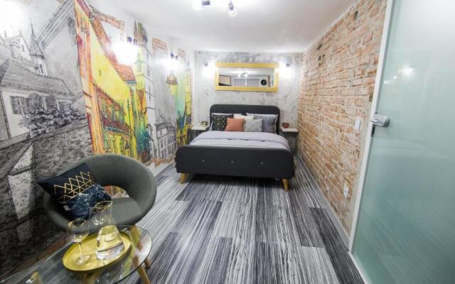 Old Town Studio Apartment