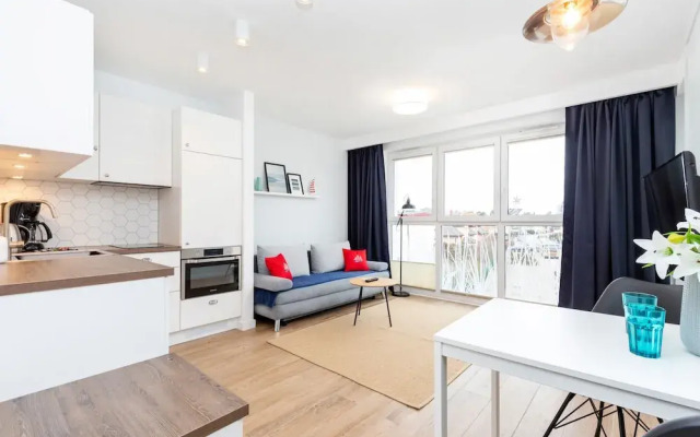 Marine Apartment 9B by Renters