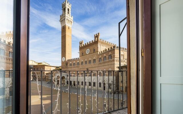 The Balcony Suite -Piazza del Campo View