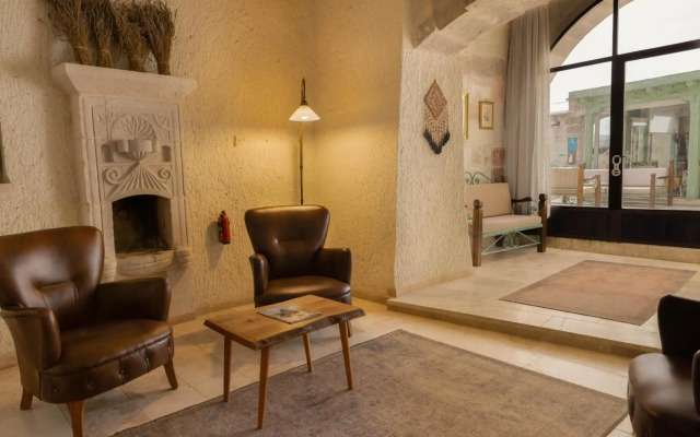 Seki Cave Suites