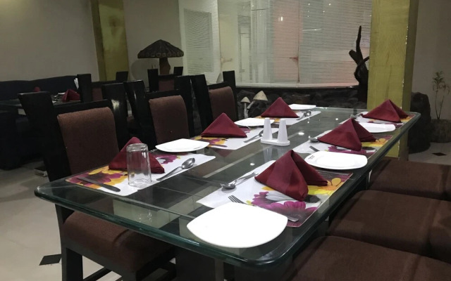 Hotel Minakshi International