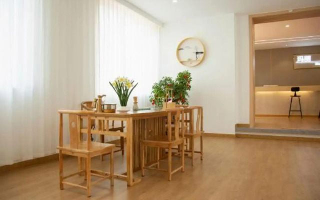 Margaret Four Seasons Hotel