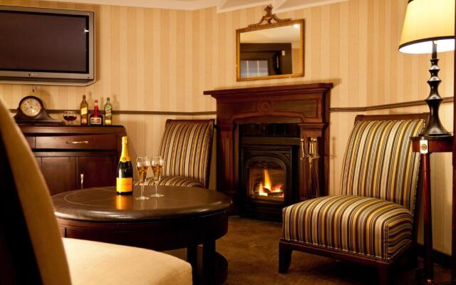 Crowne Pointe Historic Inn & Spa - Adults Only