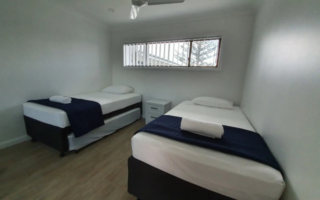 Montego Mermaid Beach Motel