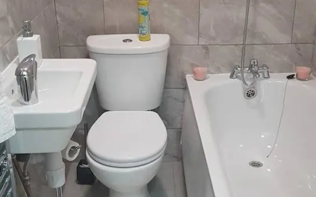 4 Bedroom House in Grays - Sleeps 6 & Parking
