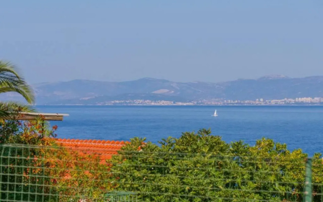 Garden apartment with a View
