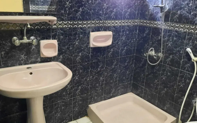 Al-Khalili Apartment