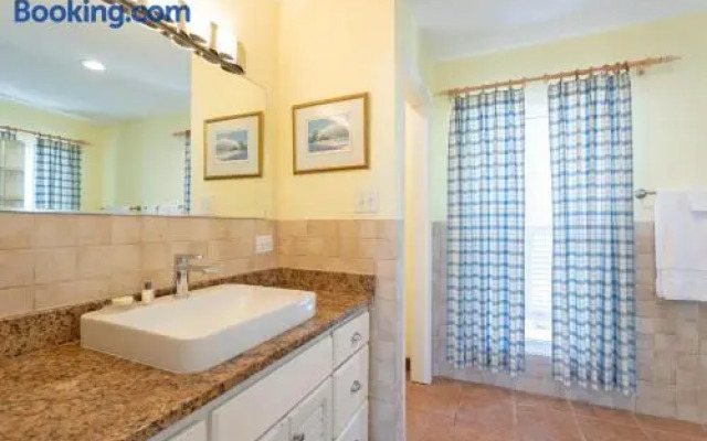 Cayman Castle & Guesthouse by Grand Cayman Villas & Condos