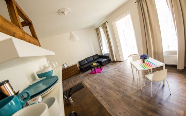 Freedom rooms and apartments