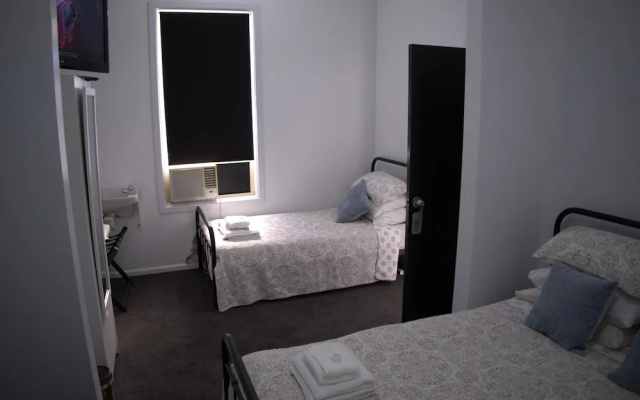 The Imperial Hotel – Guest Rooms – Cowra