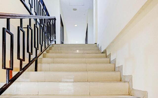 OYO 90350 Hotel Five Star 2