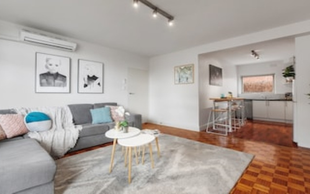 Balcony Retreat with 50in TV Netflix