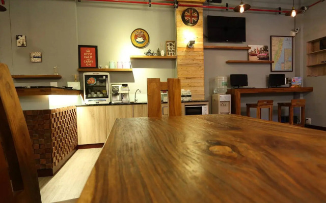 Corner House - Hostel