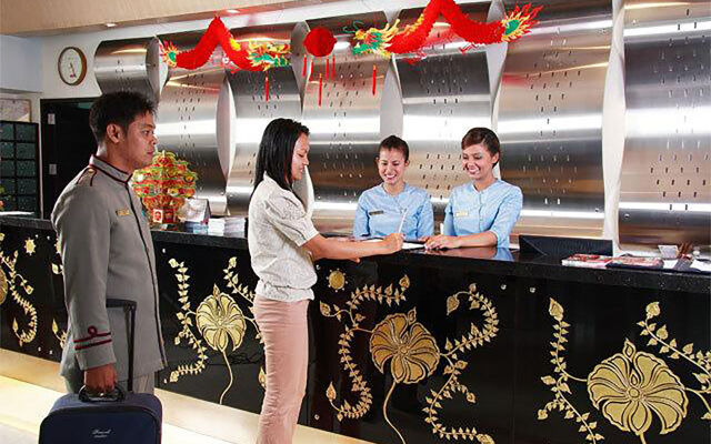 Golden Crown Grand Hotel