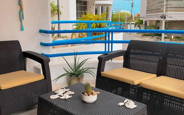 Quiet Apartment one Block From the Beach