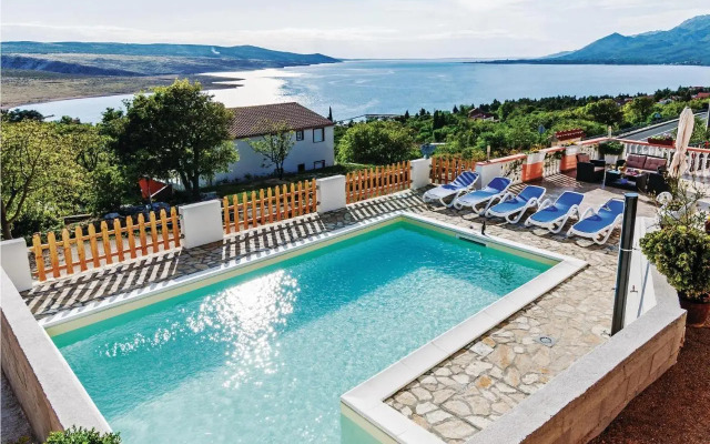 Five-Bedroom Holiday Home in Rovanjska