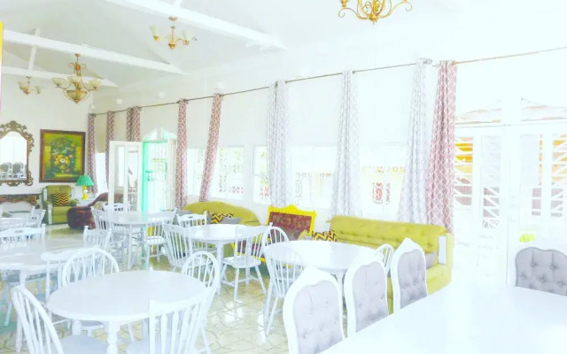 Hotel Ivania's