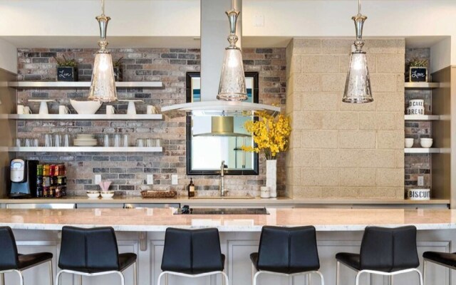 Luxe 2br/2ba Condo in Downtown Area