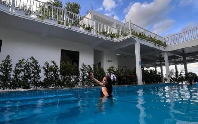 Kampot River Bungalow